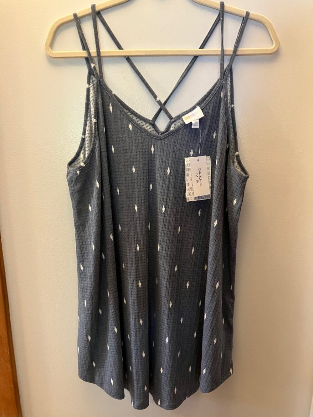 NWT LulaRoe Daniella Tunic Style Top Grey w/White Diamond Shapes Size XL